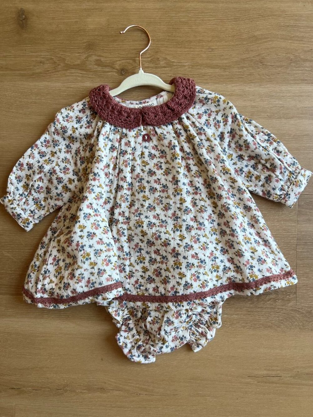 VIVERANO FLORAL LACE COLLAR MUSLIN DRESS & BLOOMER